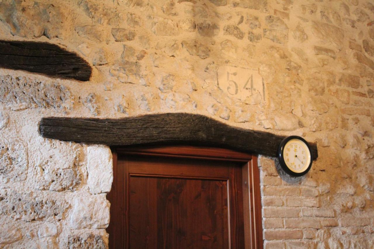 Il Castello Sul Lago Arrone Luaran gambar
